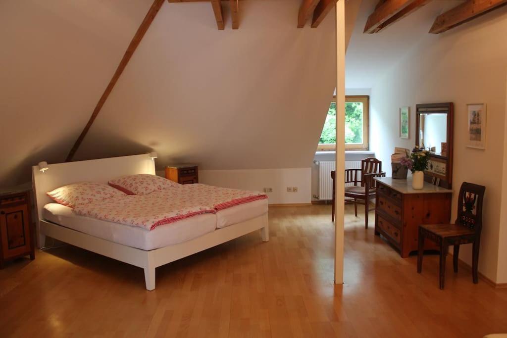 Grosse Wohnung Mit Dachterrasse In شتارنبرج المظهر الخارجي الصورة